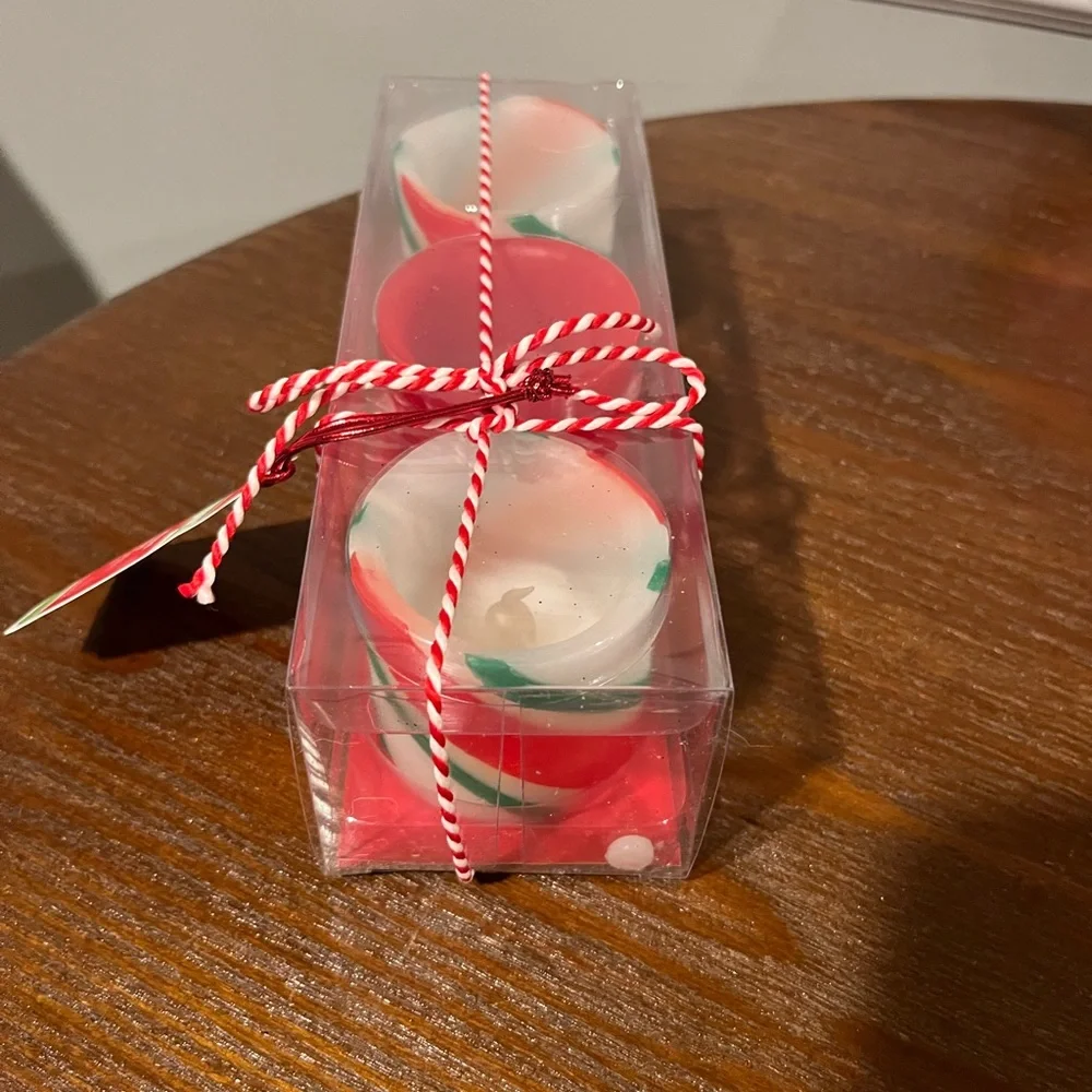 Holiday/Christmas Bundle includes Pier 1 mini motive, 2 holiday spatulas & decor